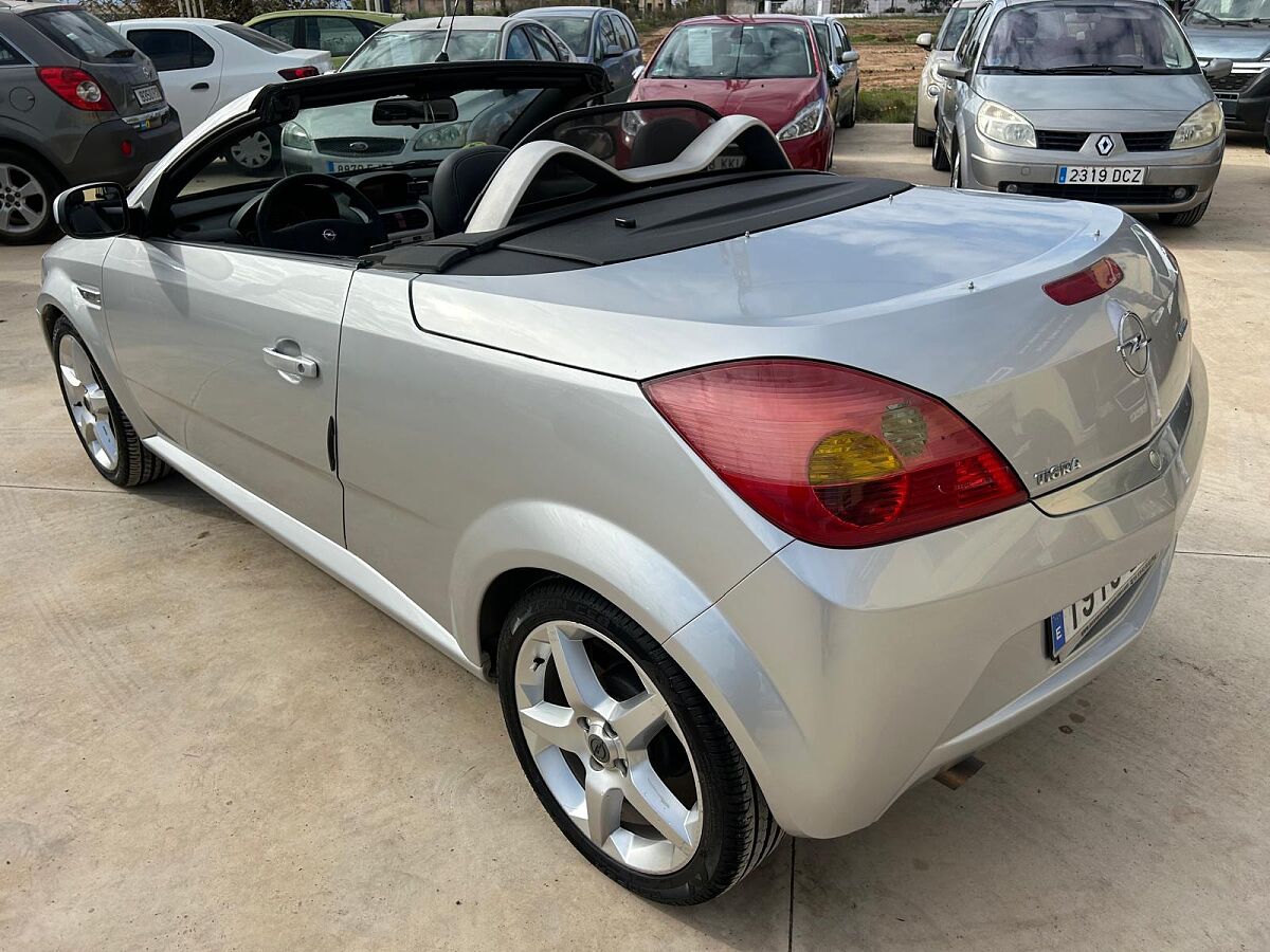 OPEL TIGRA COSMO CONVERTIBLE 1.4 AUTO SPANISH LHD IN SPAIN ONLY 45000 MILES 2005